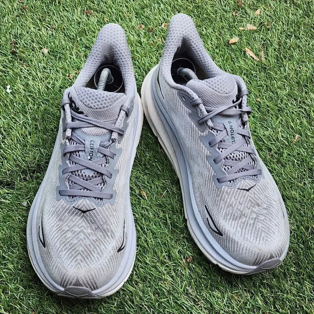 HOKA CLIFTON 9 - Mens Atheltic Shoes - SIZE 9.5D ***no insloes ***